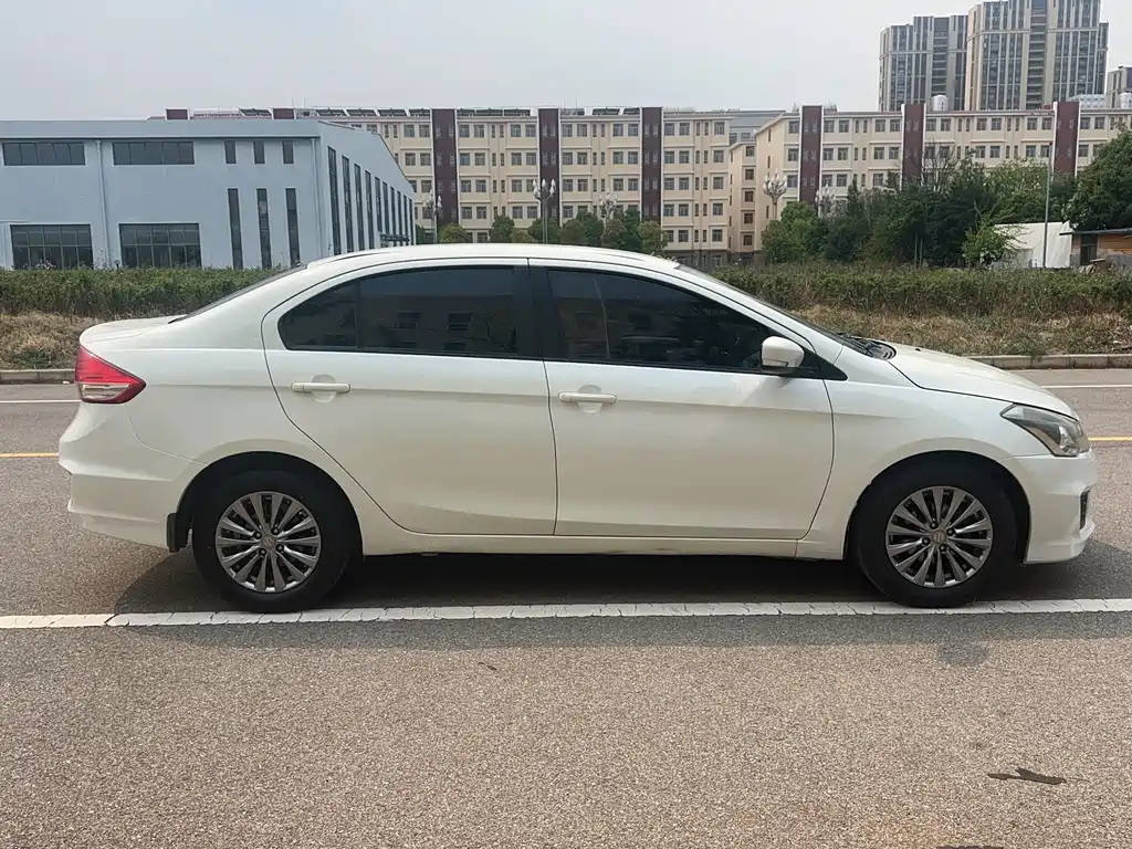 Alivio 1.6 L Auto Comfort Enjoyment