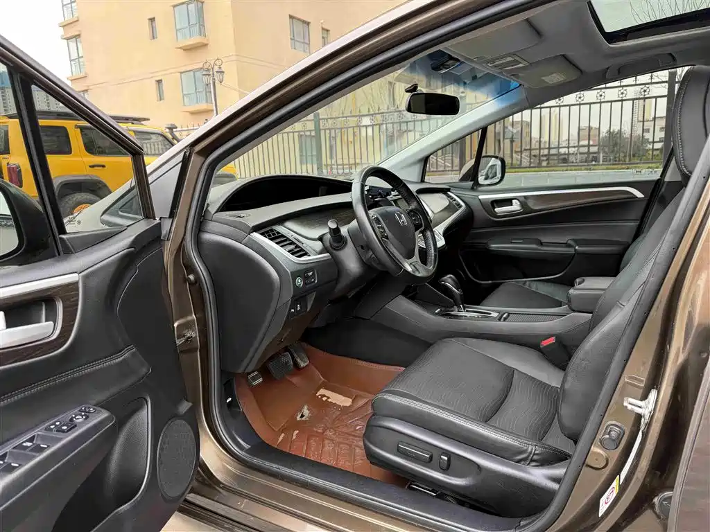 Jade 1.8 L CVT Luxury Premium 5-seat