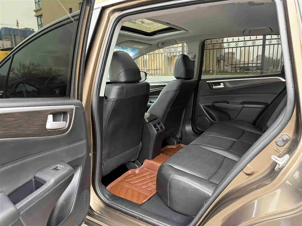 Jade 1.8 L CVT Luxury Premium 5-seat