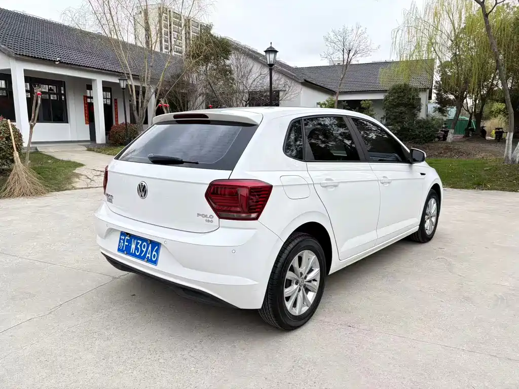 Polo Plus 1.5 L Auto Colorful Tech
