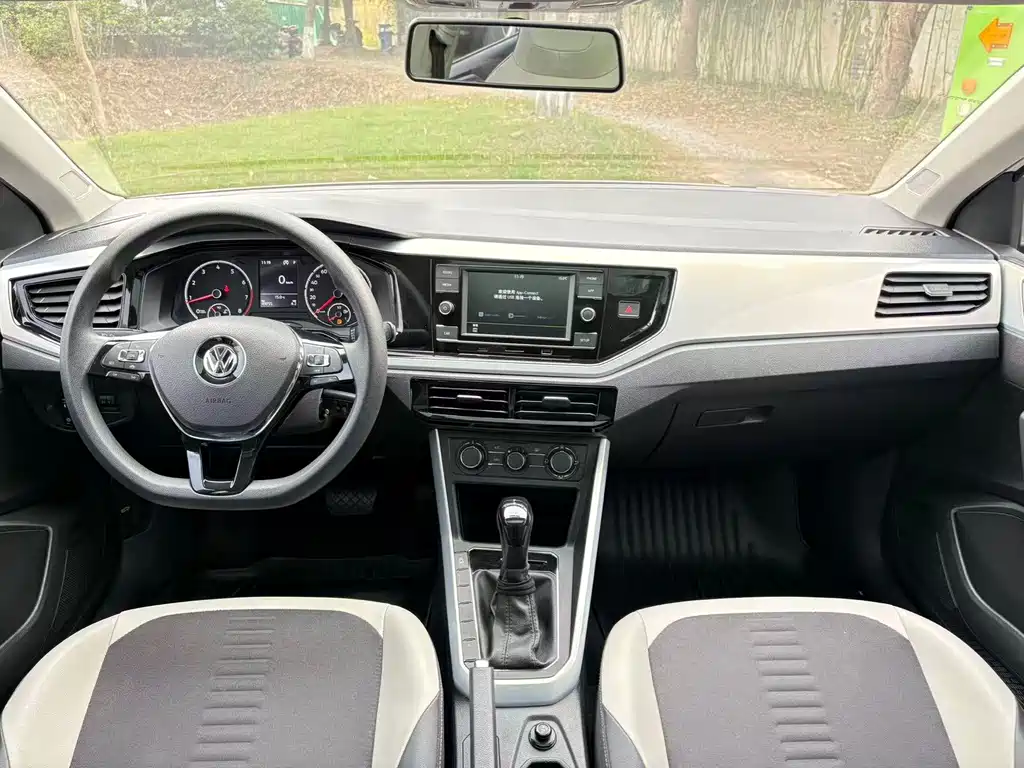 Polo Plus 1.5 L Auto Colorful Tech