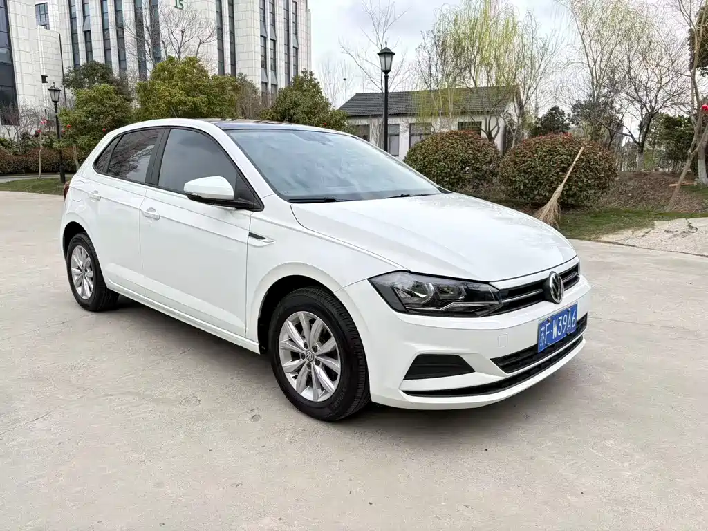 Polo Plus 1.5 L Auto Colorful Tech