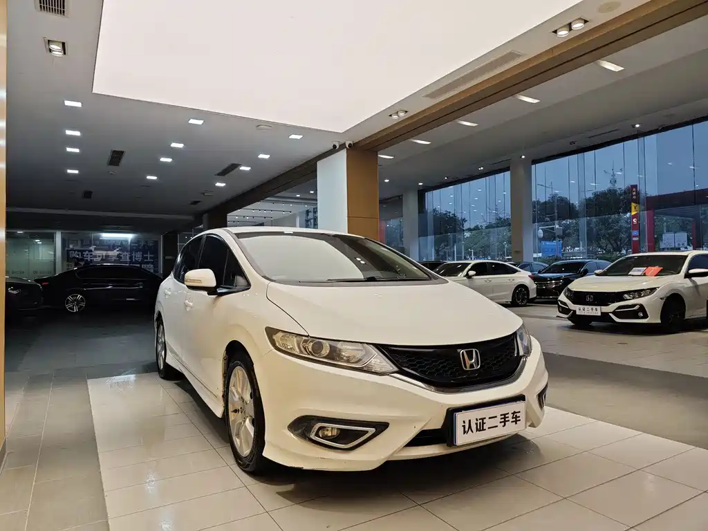 Jade 1.8 L Auto Comfort 5-seat