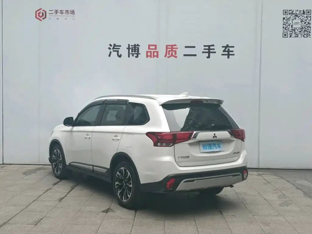 Outlander 2.0 L 2 WD Smooth Enjoyment 5-seat CN-VI