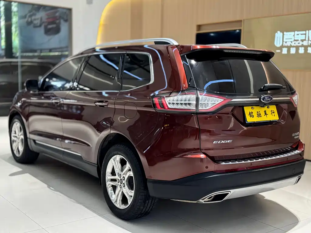 Edge EcoBoost 245 2 WD Grand Sharp 7-seat
