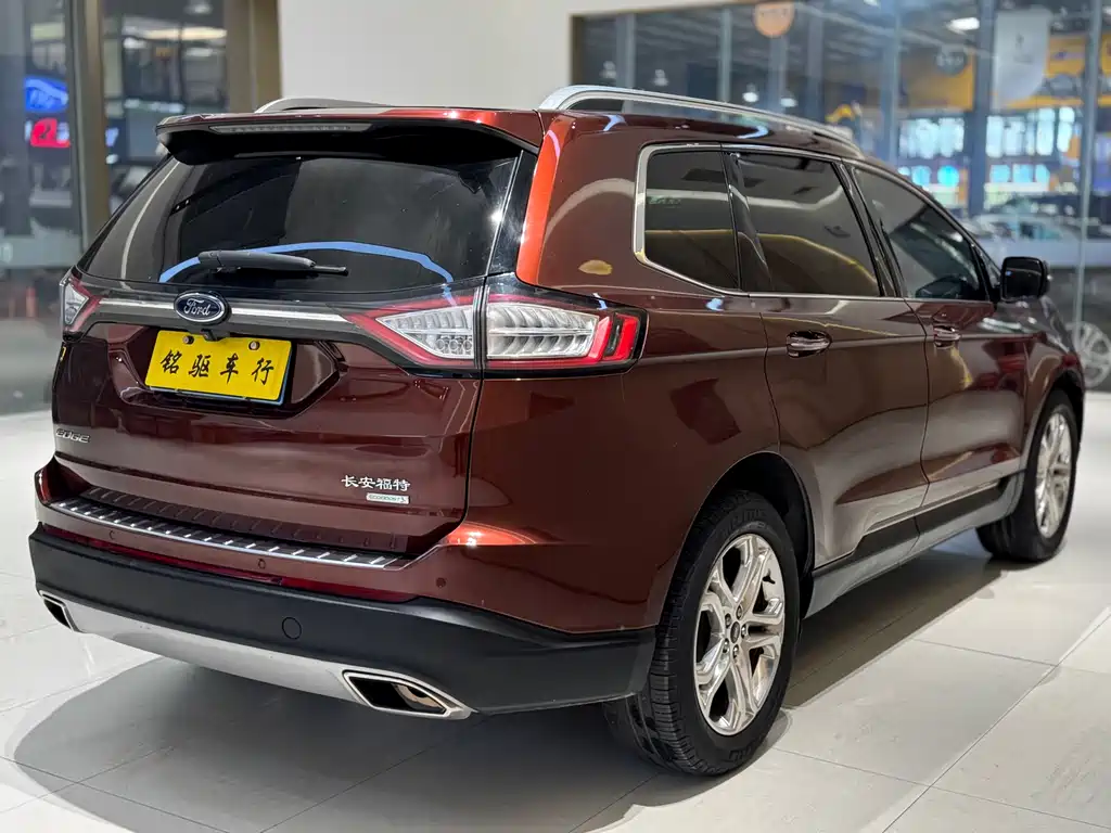 Edge EcoBoost 245 2 WD Grand Sharp 7-seat