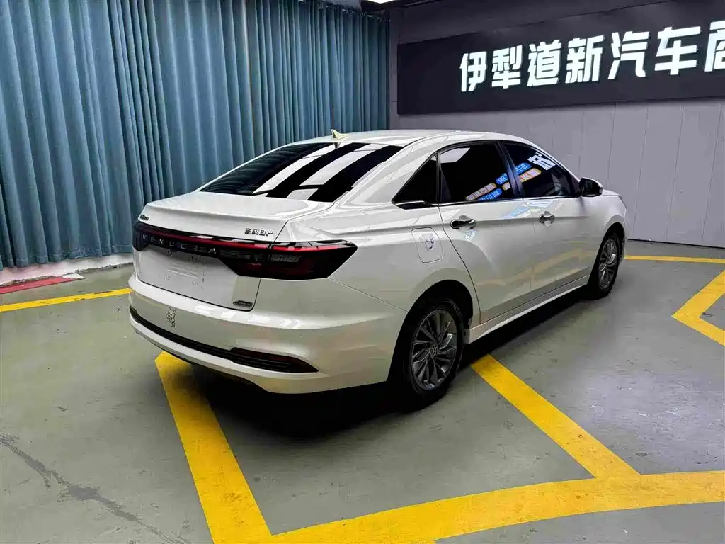 Venucia D60 PLUS 1.6 L XL CVT Joy Leading