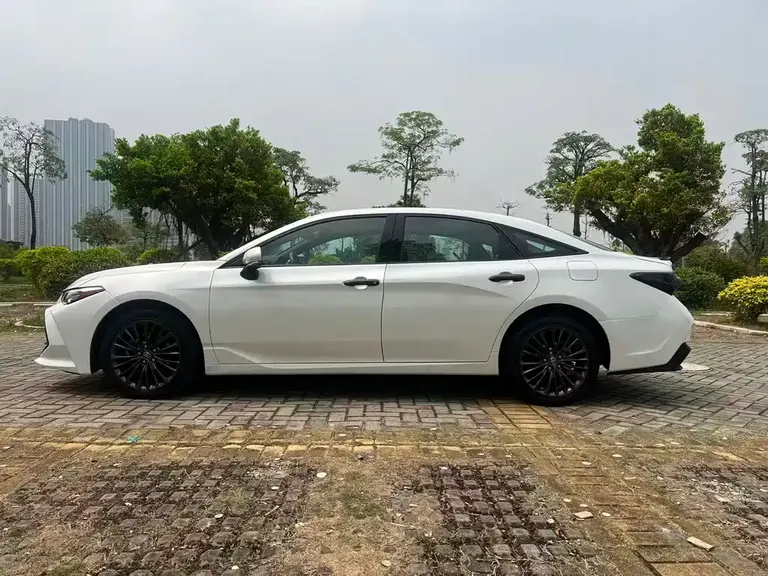 Toyota Avalon 2.5 L Luxury