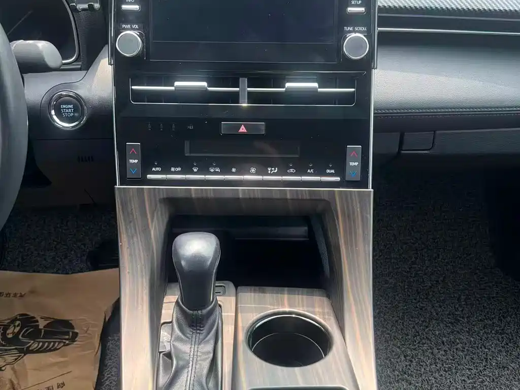 Avalon 2.5 L Luxury