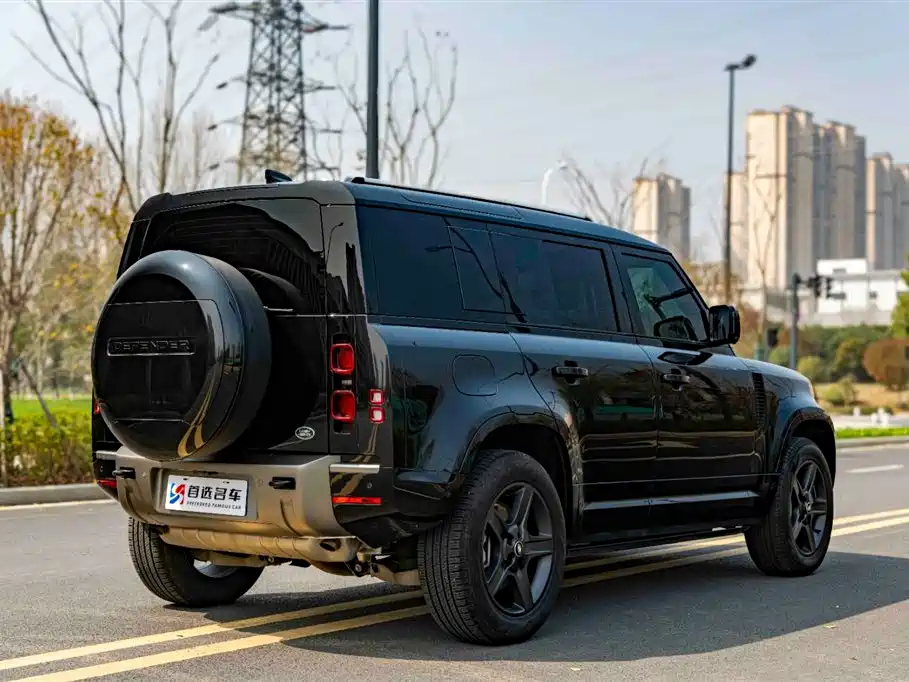 Land Rover Defender 路虎卫士 2025款 110 3.0 T P400 X-Dynamic SE