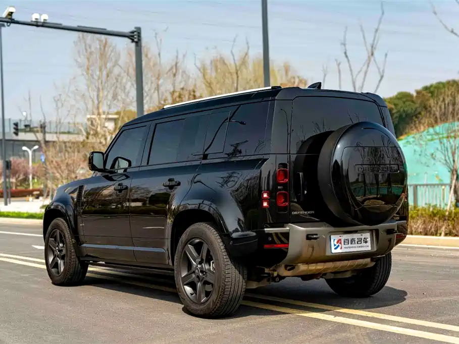 Land Rover Defender 路虎卫士 2025款 110 3.0 T P400 X-Dynamic SE