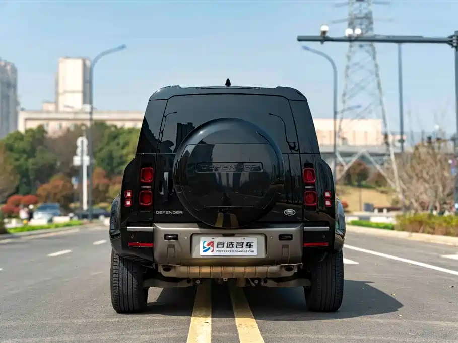 Land Rover Defender 路虎卫士 2025款 110 3.0 T P400 X-Dynamic SE