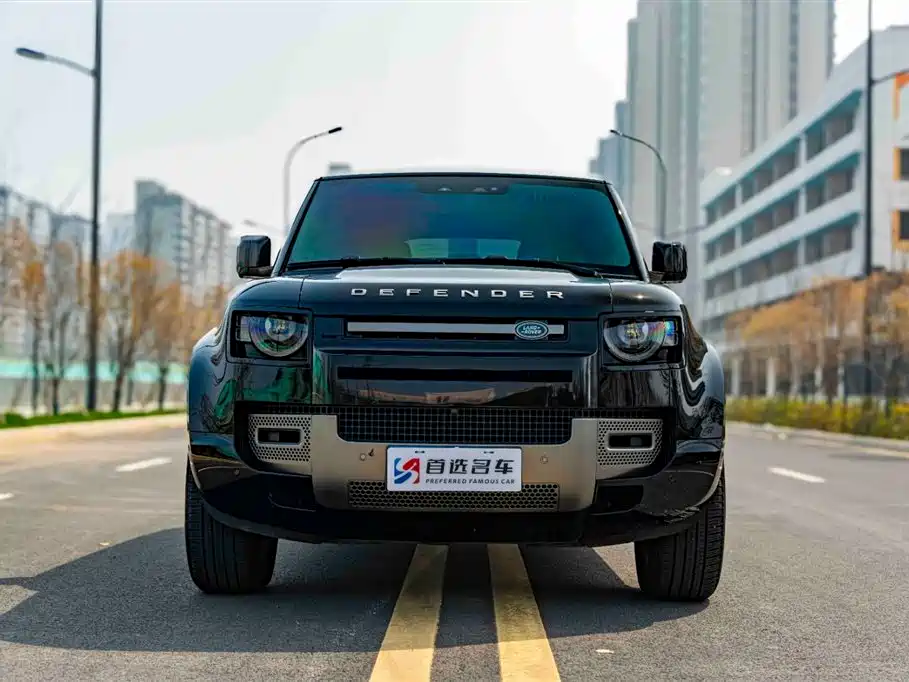 Land Rover Defender 路虎卫士 2025款 110 3.0 T P400 X-Dynamic SE