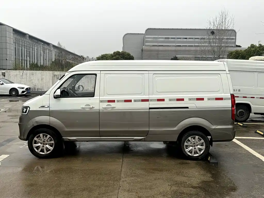 New Haishi S 新海狮S 2023款 1.6 L 财富版厢货2/5座空调版SWD16 M