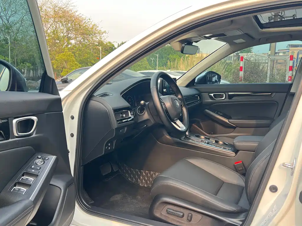 Integra 240 TURBO CVT Luxury