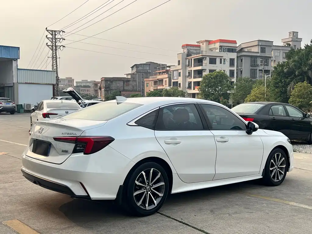 Integra 240 TURBO CVT Luxury