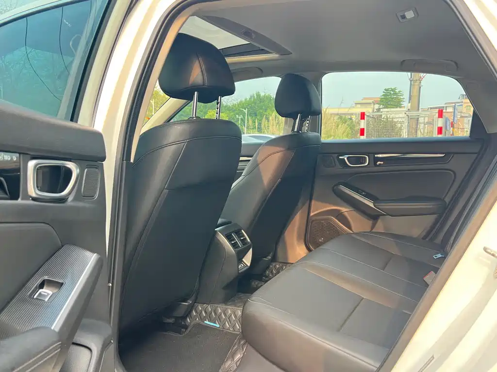 Integra 240 TURBO CVT Luxury