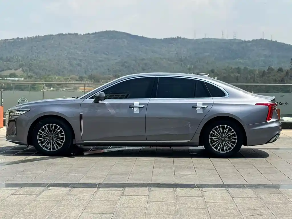 Hongqi H5 2.0 T Auto Connected Flagship Enjoyment