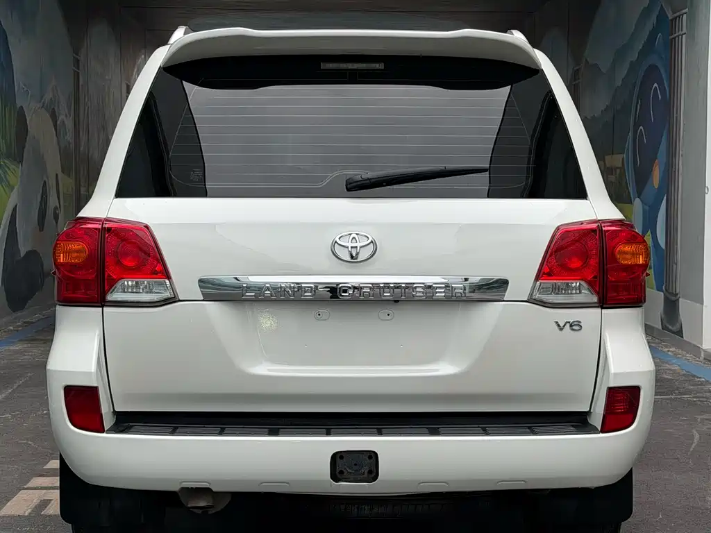 Land Cruiser (Import) 4.0 L V6 Middle East Limited