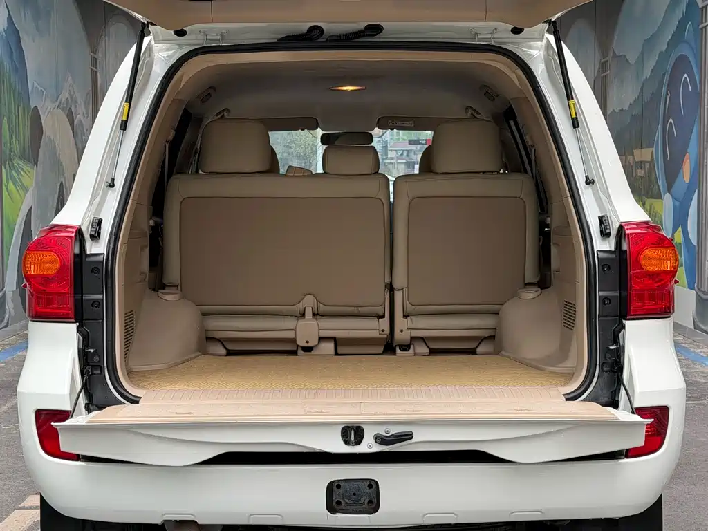 Land Cruiser (Import) 4.0 L V6 Middle East Limited