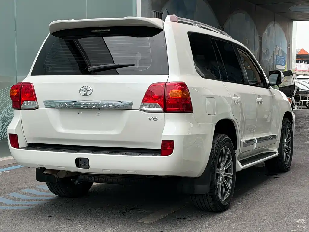 Land Cruiser (Import) 4.0 L V6 Middle East Limited