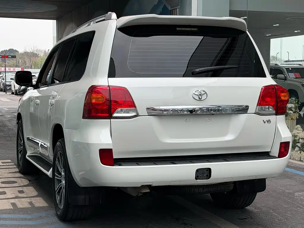 Land Cruiser (Import) 4.0 L V6 Middle East Limited
