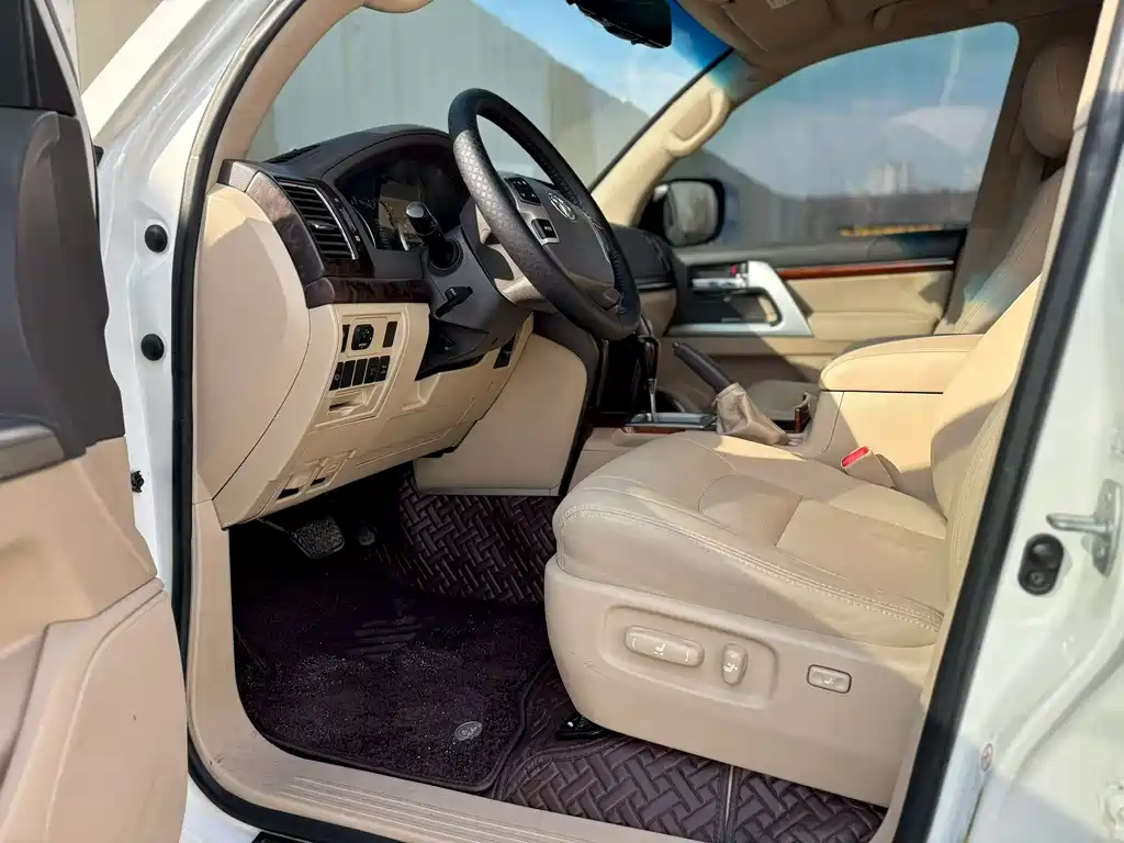 Land Cruiser 4.0 L Auto VX