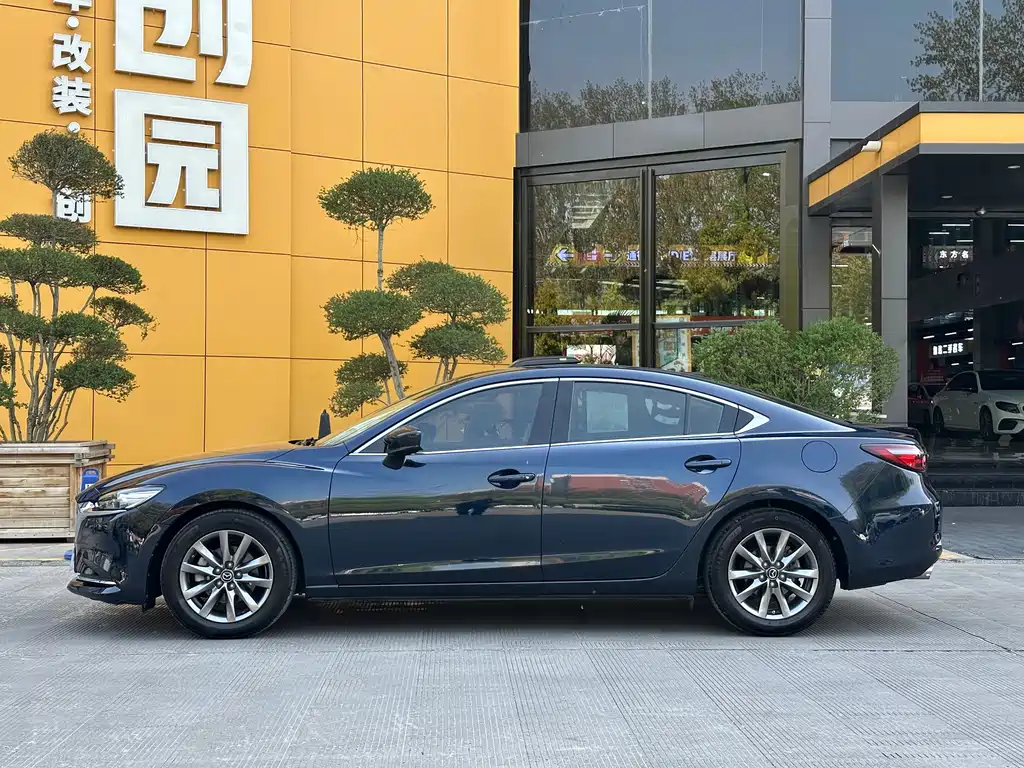 Atenza 2.0 L Blue Sky Luxury