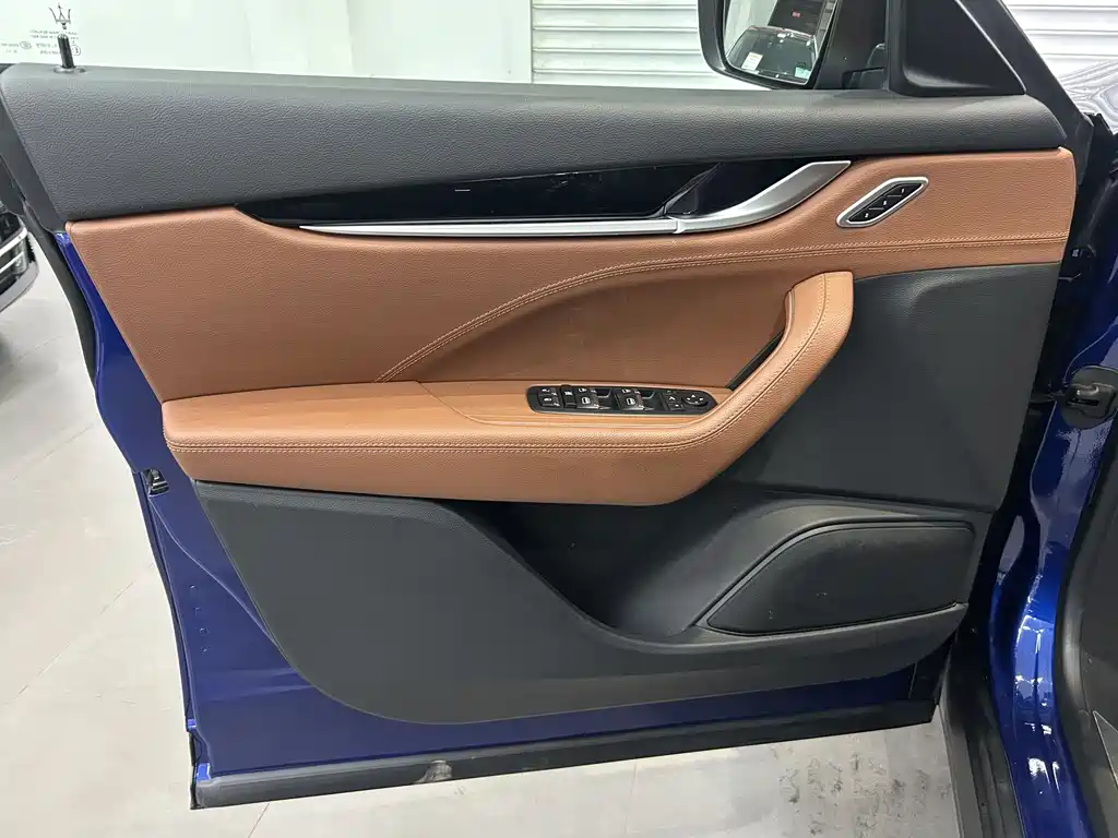 Levante 3.0 T Standard CN-V