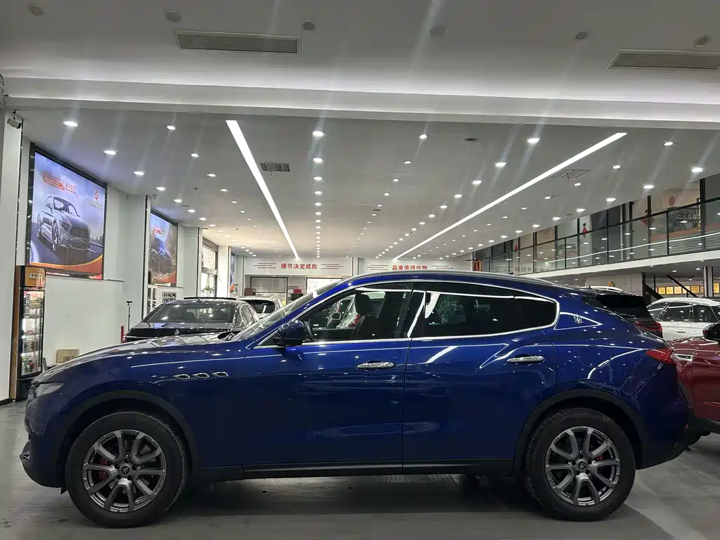 Levante 3.0 T Standard CN-V