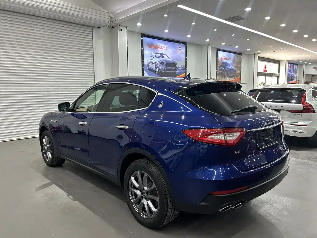 Levante 3.0 T Standard CN-V