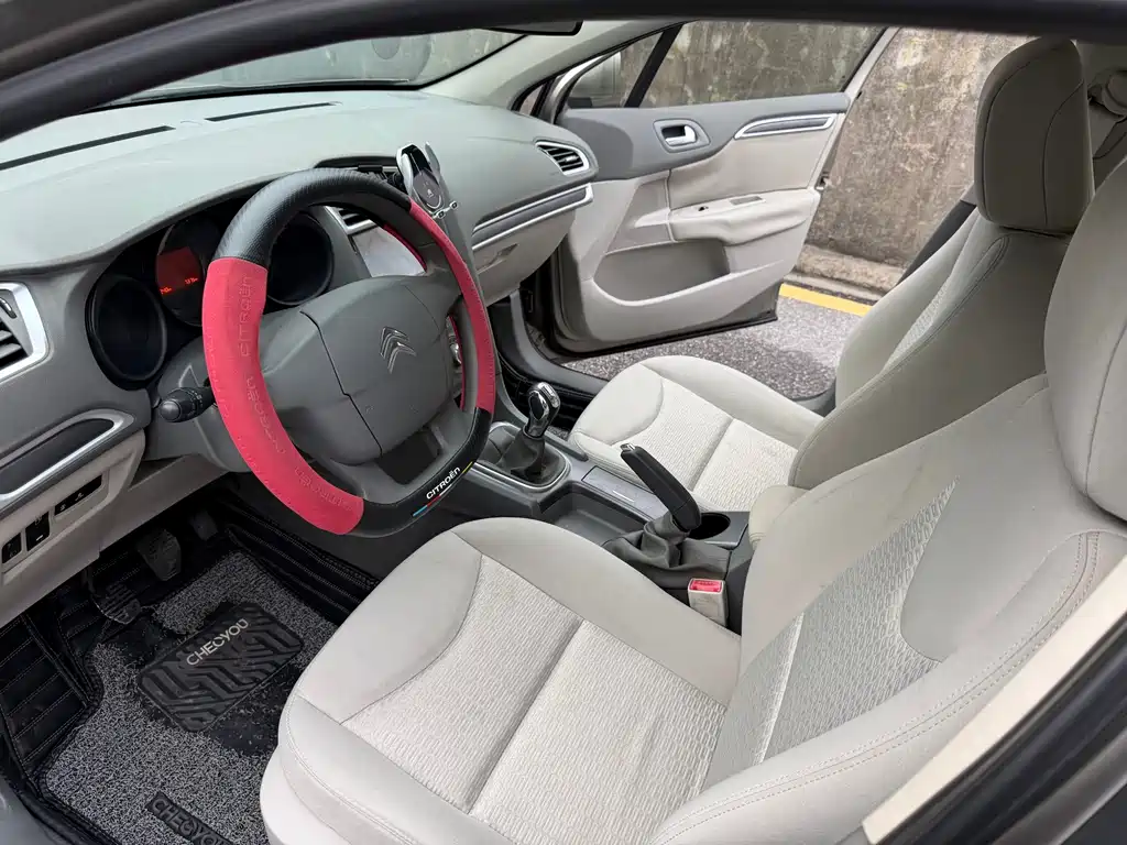 Citroen C4 L 1.8 L Manual Leading
