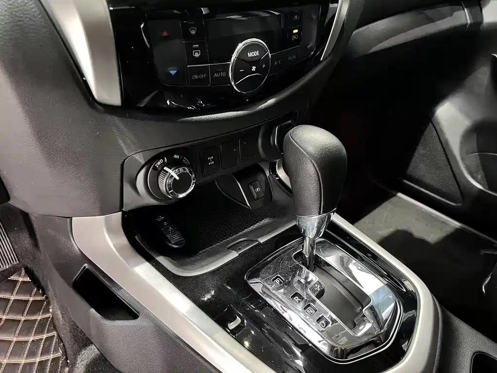 Terra 2.5 L XL Upper 4 WD Auto 4 WD Luxury
