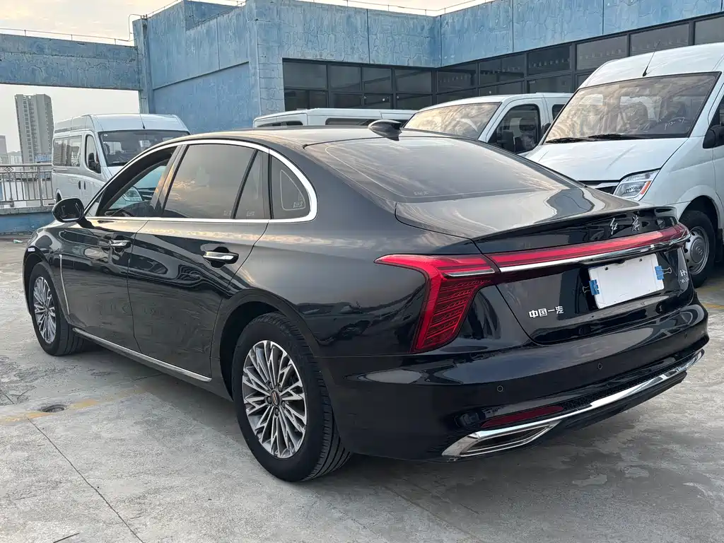 Hongqi H5 1.5 T DCT Connected Flagship Charm