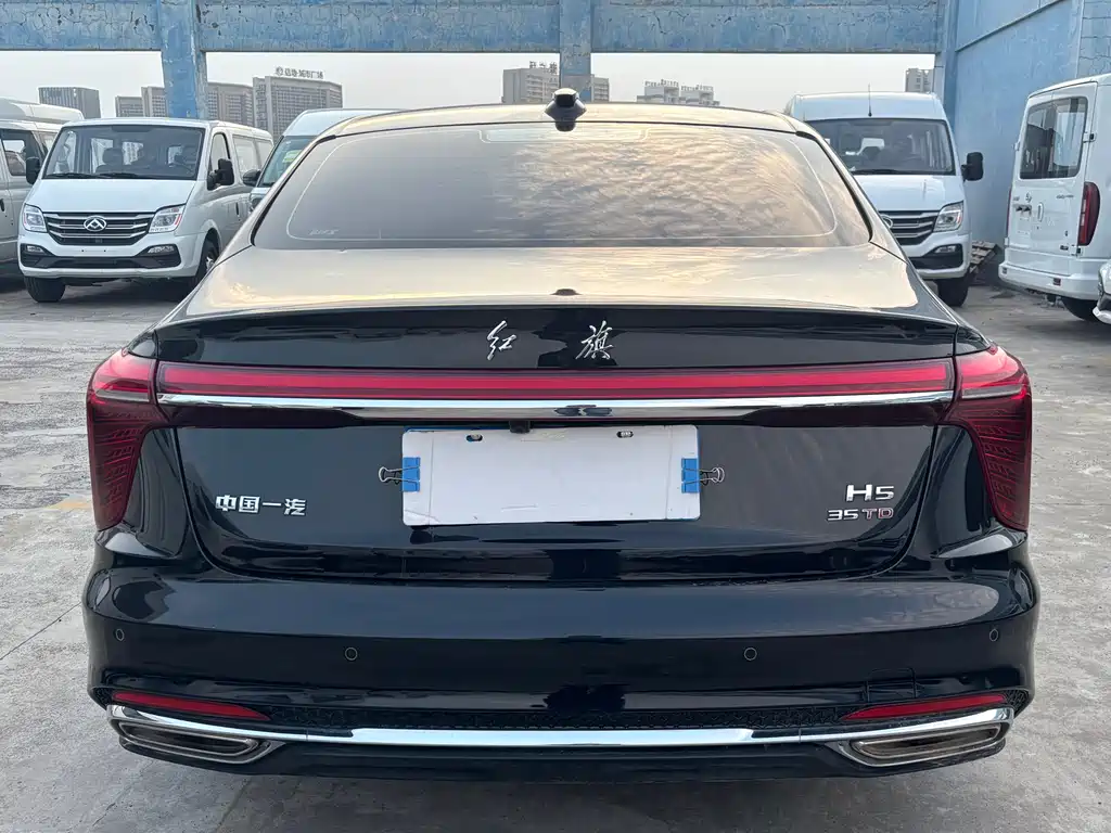 Hongqi H5 1.5 T DCT Connected Flagship Charm