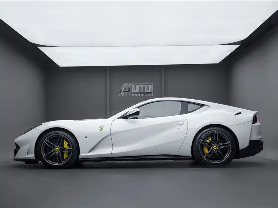 Ferrari 812 6.5 L Superfast