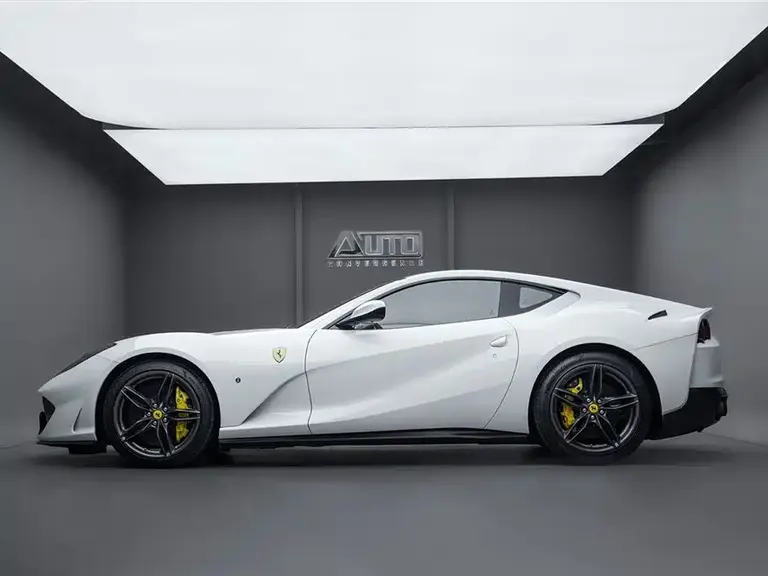 Ferrari 812 6.5 L Superfast