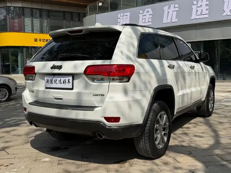 Jeep Grand Cherokee (Import) 3.6 L Elite Navigation