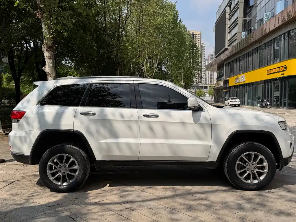 Grand Cherokee (Import) 3.6 L Elite Navigation