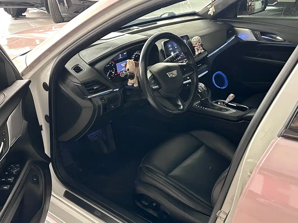 Cadillac CT4 28 T Fashion