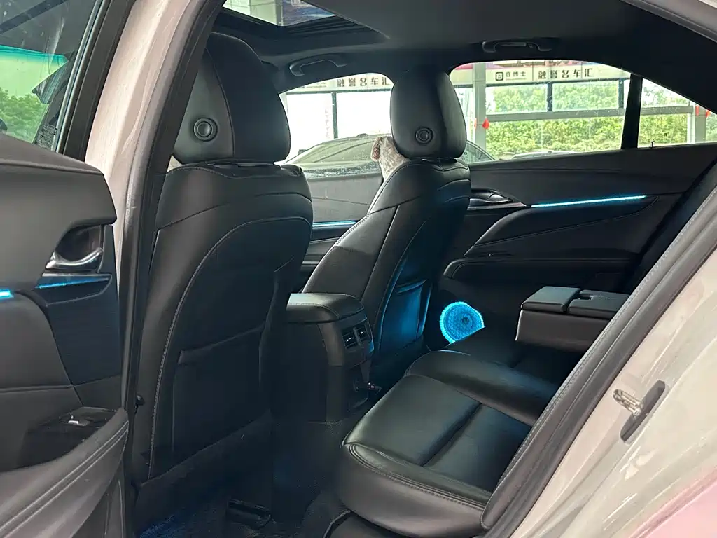 Cadillac CT4 28 T Fashion