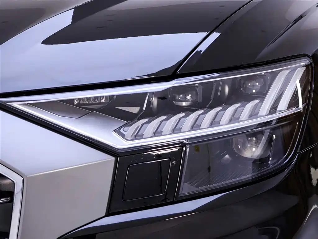 Audi Q8 55 TFSI Luxury Dynamic