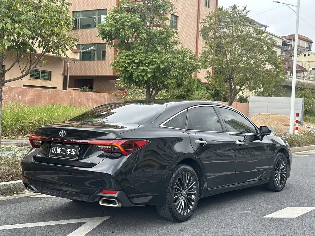 Avalon 2.0 L XLE Premium CN-VI