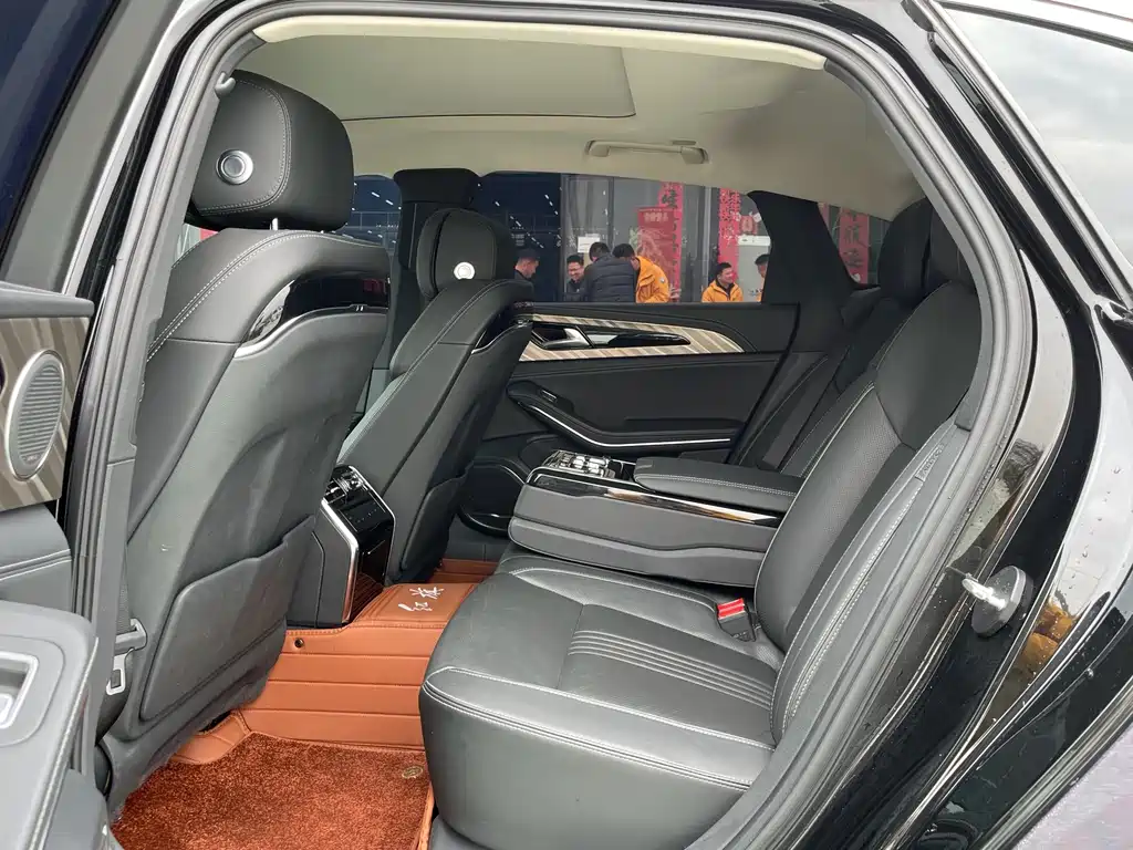 Hongqi H9 2.0 T Connected Flagship Enjoyment