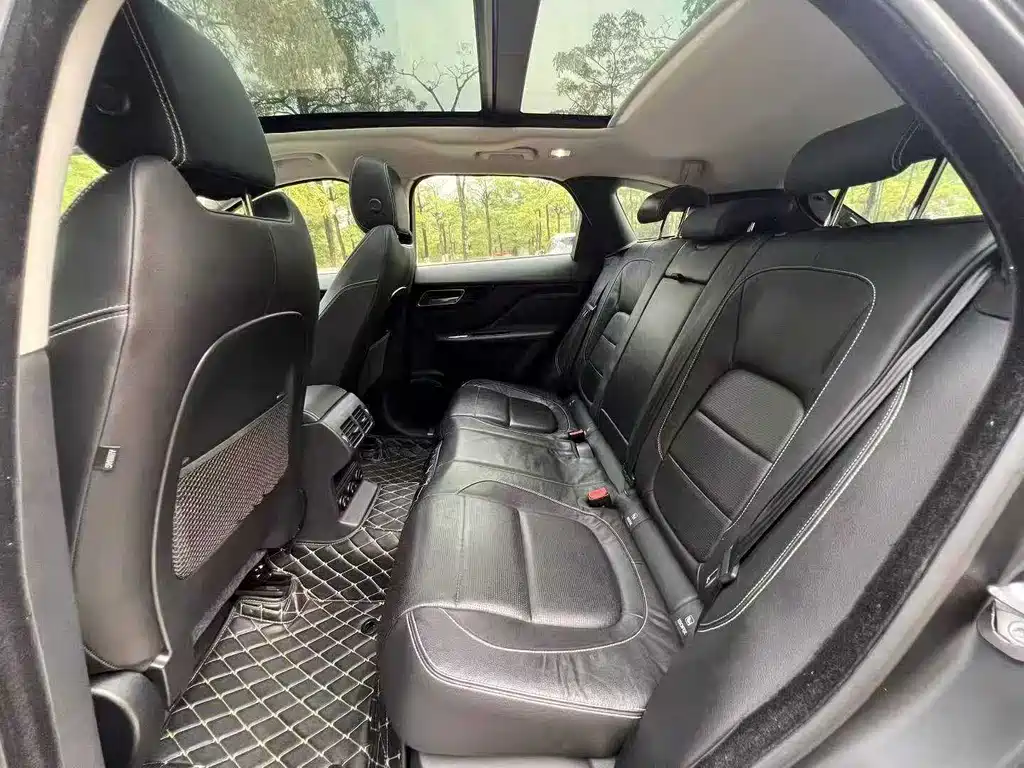 Jaguar F-PACE 2.0 T 2 WD R-Sport Sport