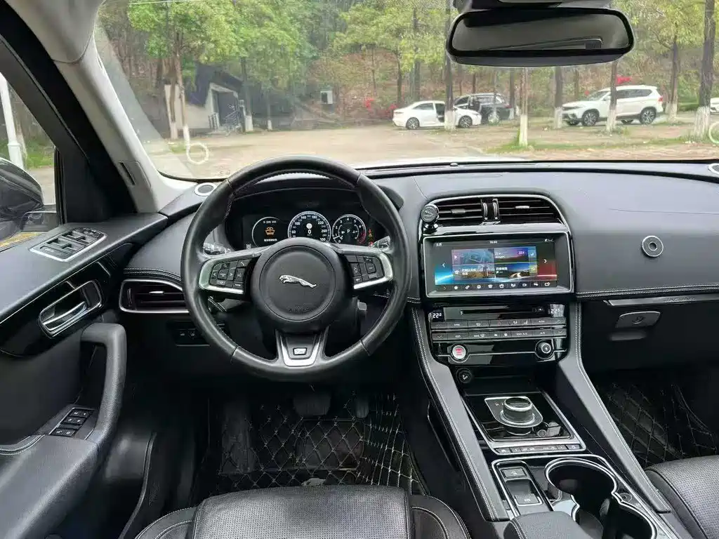 Jaguar F-PACE 2.0 T 2 WD R-Sport Sport