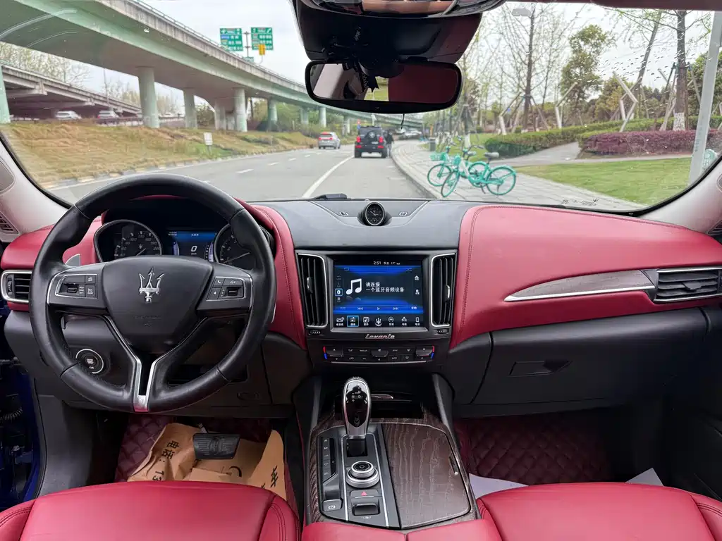 Levante 3.0 T Standard