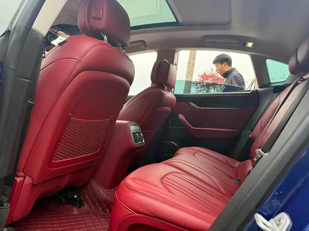Levante 3.0 T Standard
