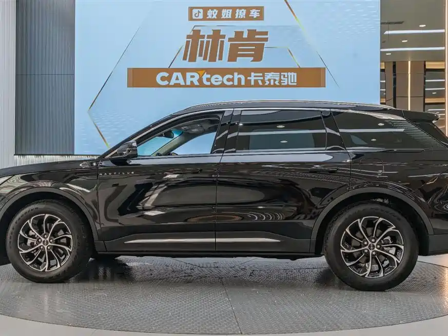 Nautilus 2.0 T 4 WD Premium