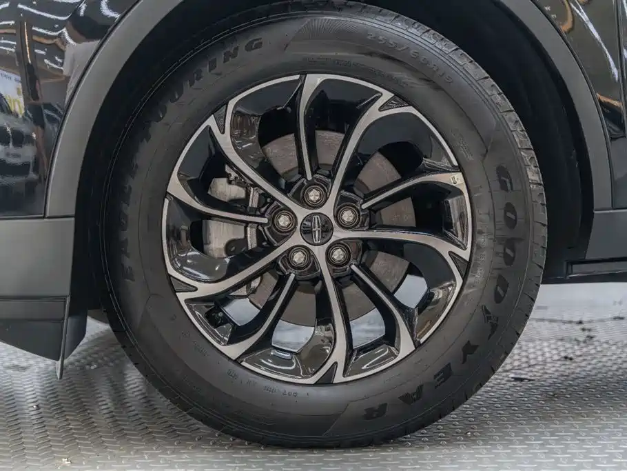 Nautilus 2.0 T 4 WD Premium